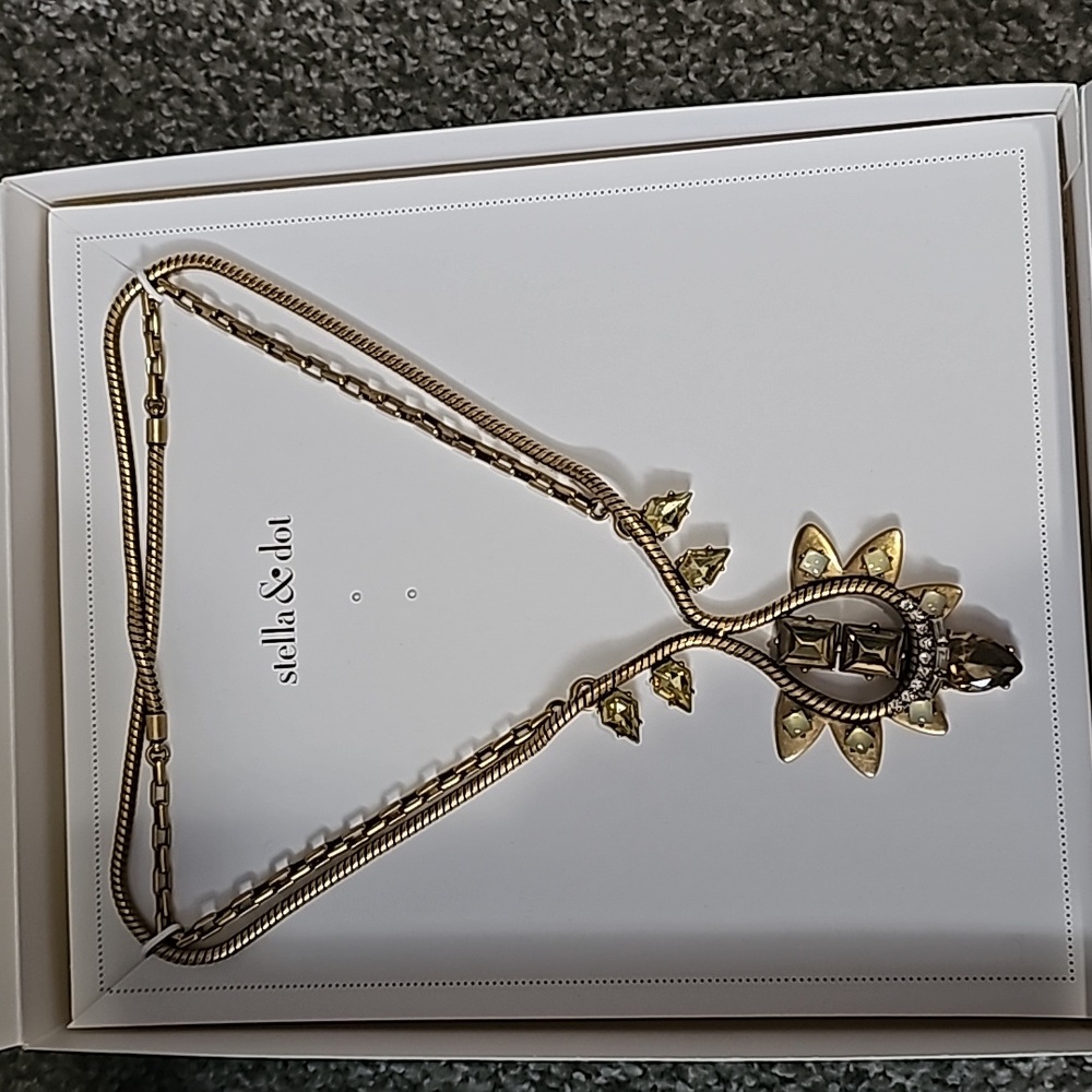 Stella & dot necklace